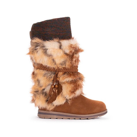 Muk Luks Shoes - MUK LUKS Sigrid Leela Top Faux fear winter boots y2k 9 EUC brown